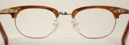 COMBO VINTAGE EYEGLASSES SIDE photo, under 350 kb