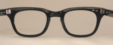 PLASTIC VINTAGE EYEGLASSES SIDE photo, under 350 kb