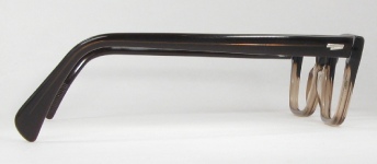 PLASTIC VINTAGE EYEGLASSES BRIDGE BACK photo, under 350 kb