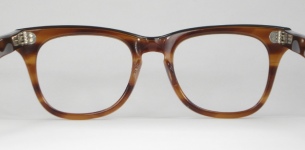 PLASTIC VINTAGE EYEGLASSES SIDE photo, under 350 kb