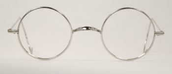 WIRE VINTAGE EYEGLASSES FRONT photo, under 350 kb
