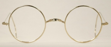 WIRE VINTAGE EYEGLASSES FRONT photo, under 350 kb