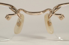 WIRE VINTAGE EYEGLASSES BRIDGE photo, under 350 kb
